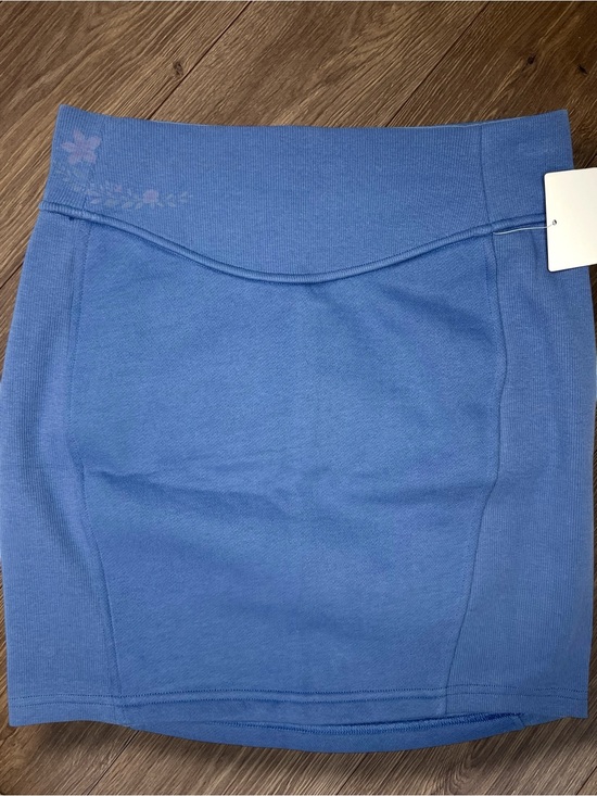 lululemon athletica Dresses & Skirts - Lululemon Scuba Mid-Rise Mini Skirt Oasis Blue NWT Small